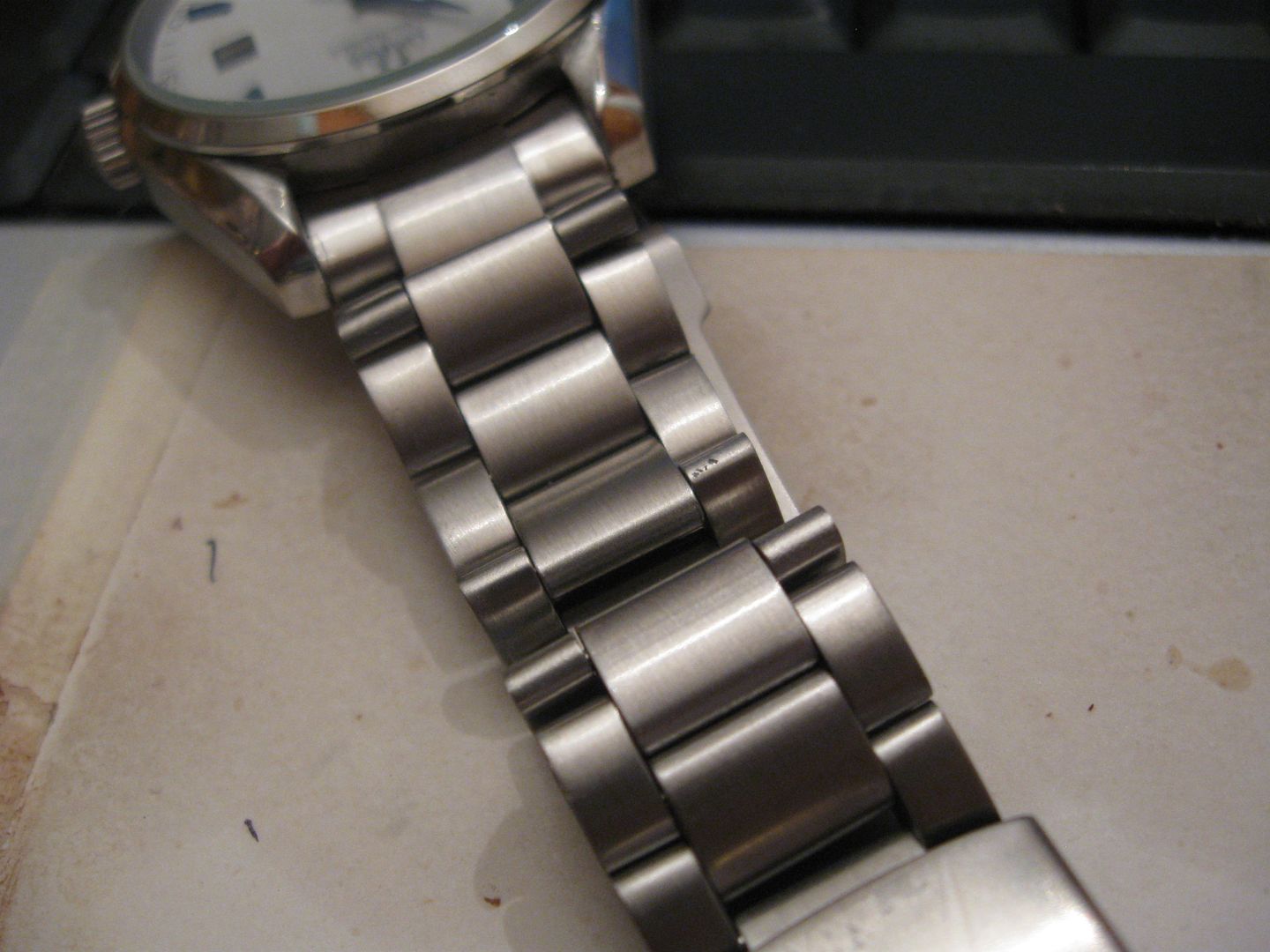OmegaBroadArrow009.jpg