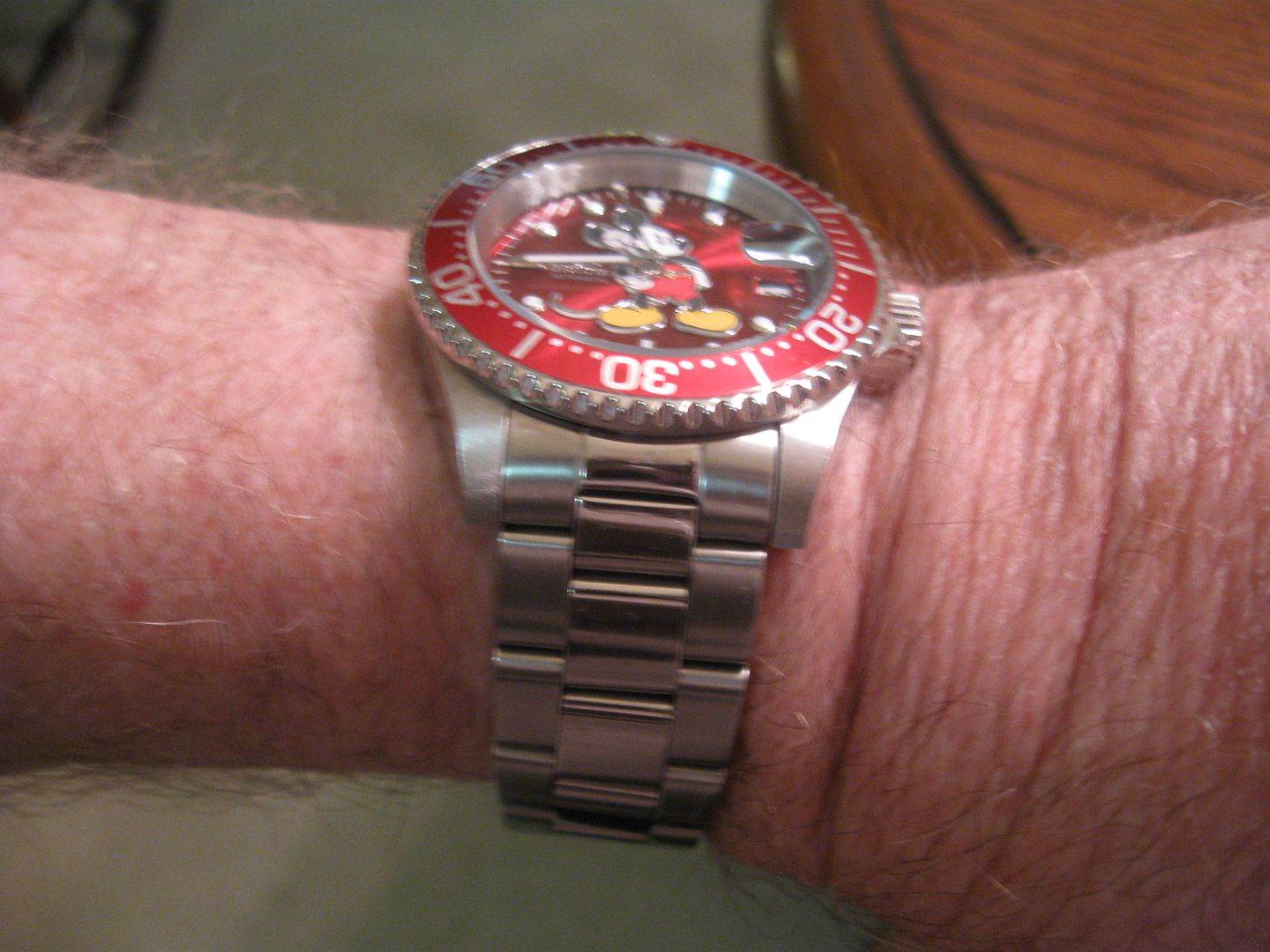 INVICTA.RED.MICKEY.MOUSE.AUTO.WATCH%2000