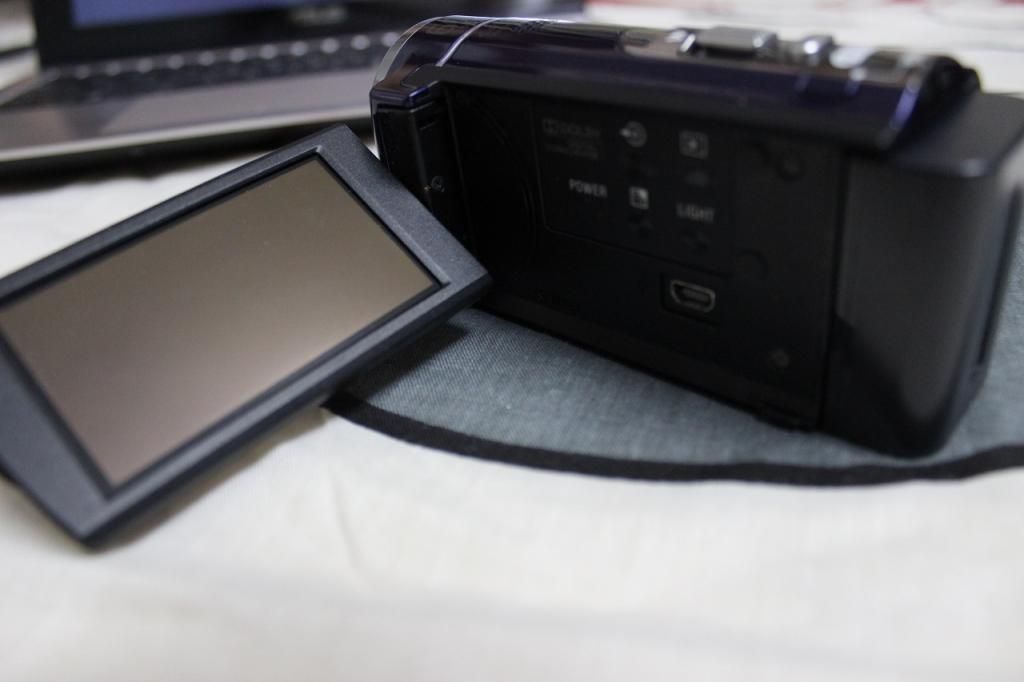 HCM - Cuối năm, thanh lý ASUS X202 và ACER W8, máy quay Sony handycam - 2