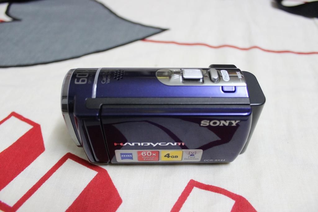 HCM - Cuối năm, thanh lý ASUS X202 và ACER W8, máy quay Sony handycam