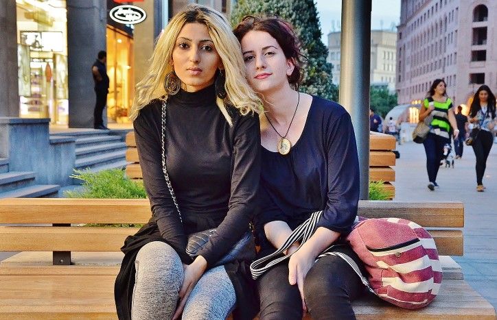Бесконечное обаяние армянских девушек на улицах Еревана 