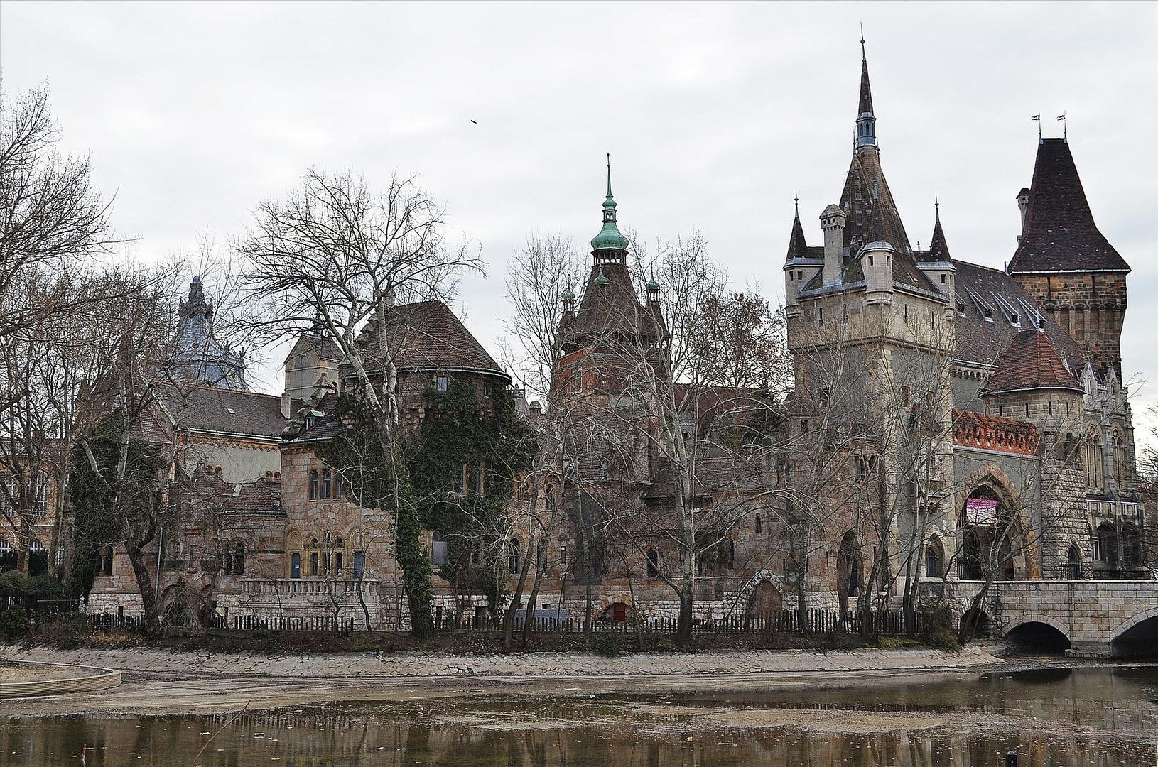 Замок в Будапеште, который круче Замка Дракулы (Венгрия) 