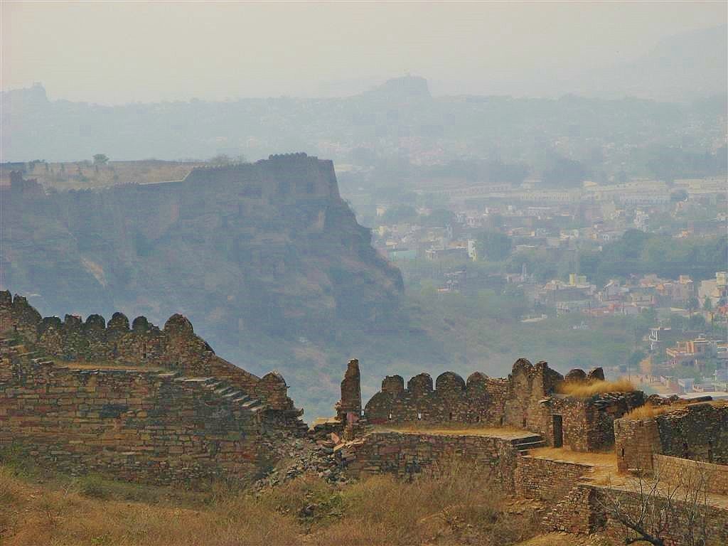  Гвалиорский форт - один самых больших в Индии 