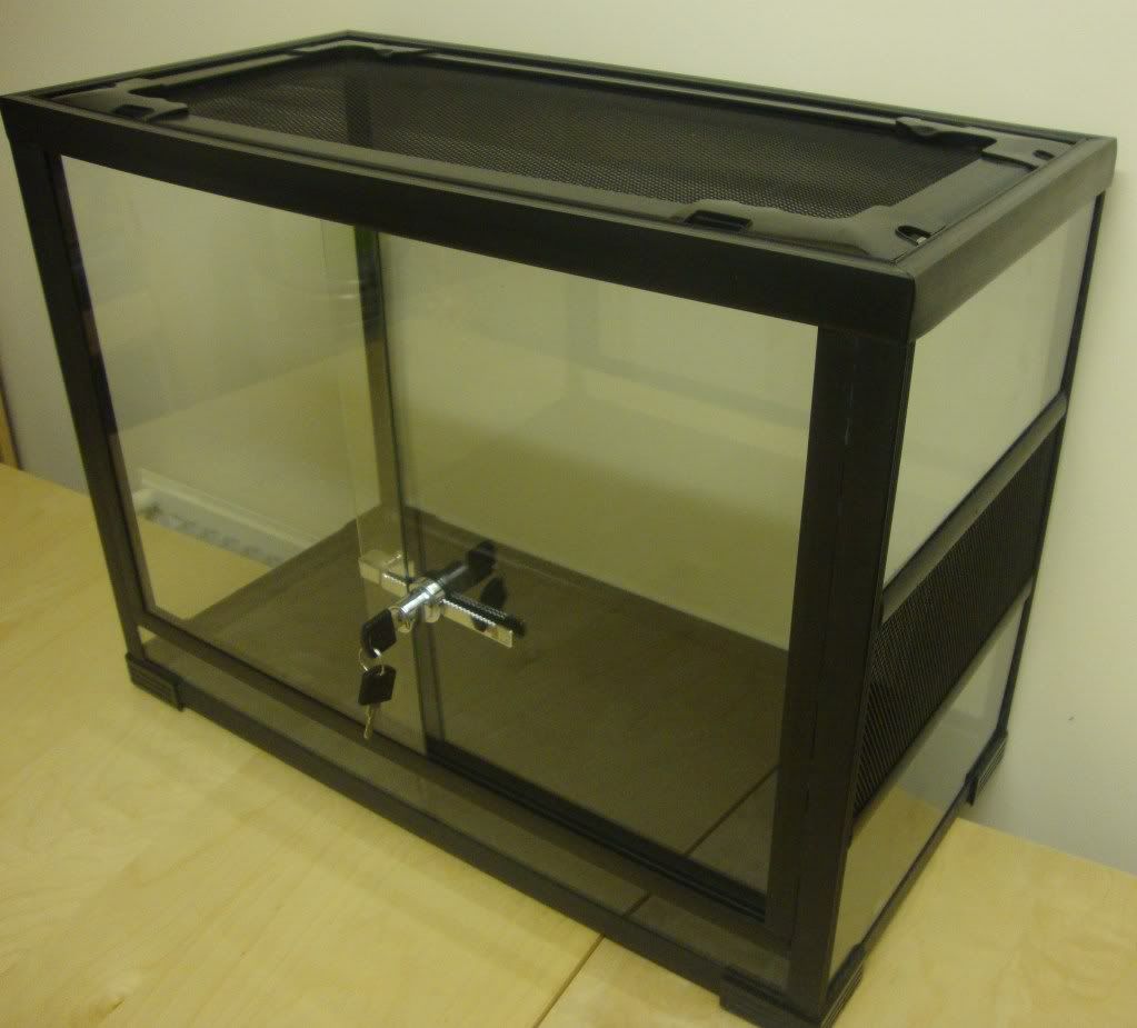E Midlands New Glass & Wooden Vivariums, Heat Lamps etc. New Year sale