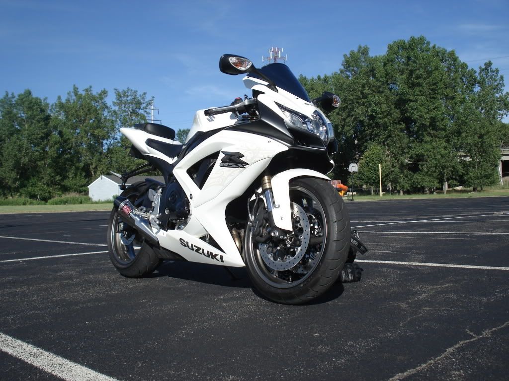 http://i746.photobucket.com/albums/xx110/WhiteDeion/gixxer009.jpg?1276456268