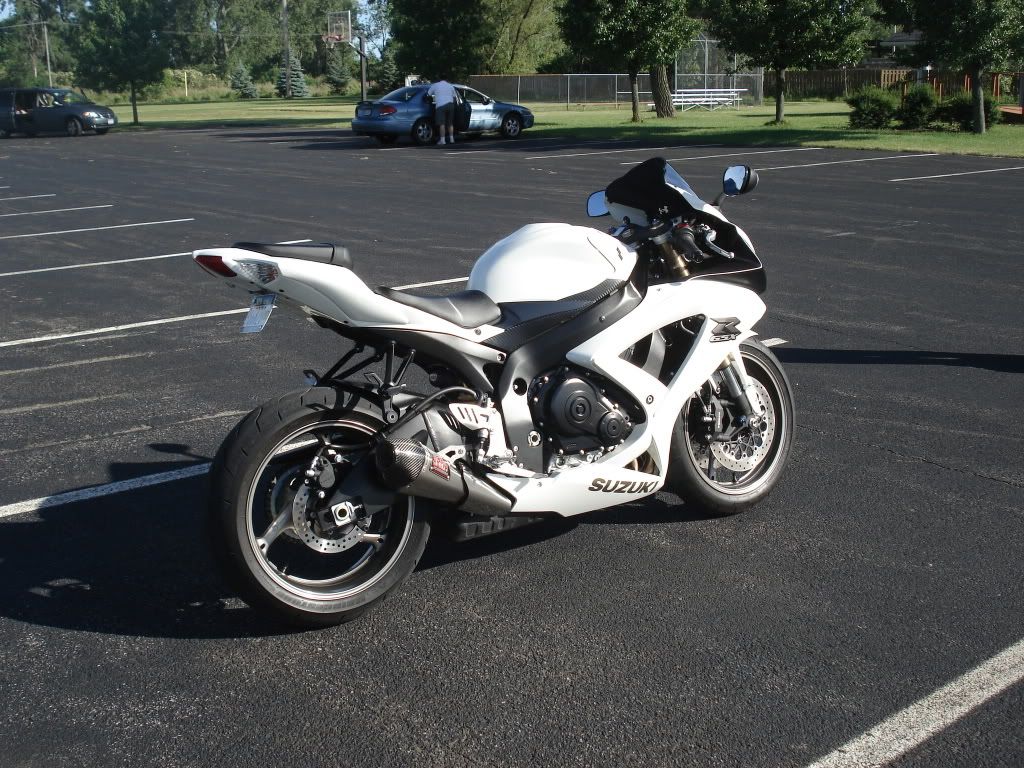 http://i746.photobucket.com/albums/xx110/WhiteDeion/gixxer010.jpg?1276456688