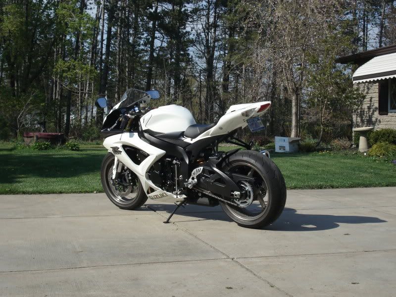 http://i746.photobucket.com/albums/xx110/WhiteDeion/gixxer602.jpg