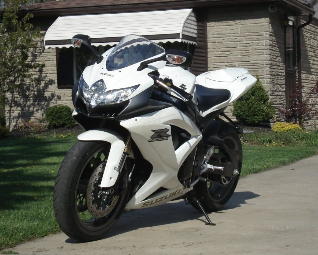 http://i746.photobucket.com/albums/xx110/WhiteDeion/gixxer604.jpg