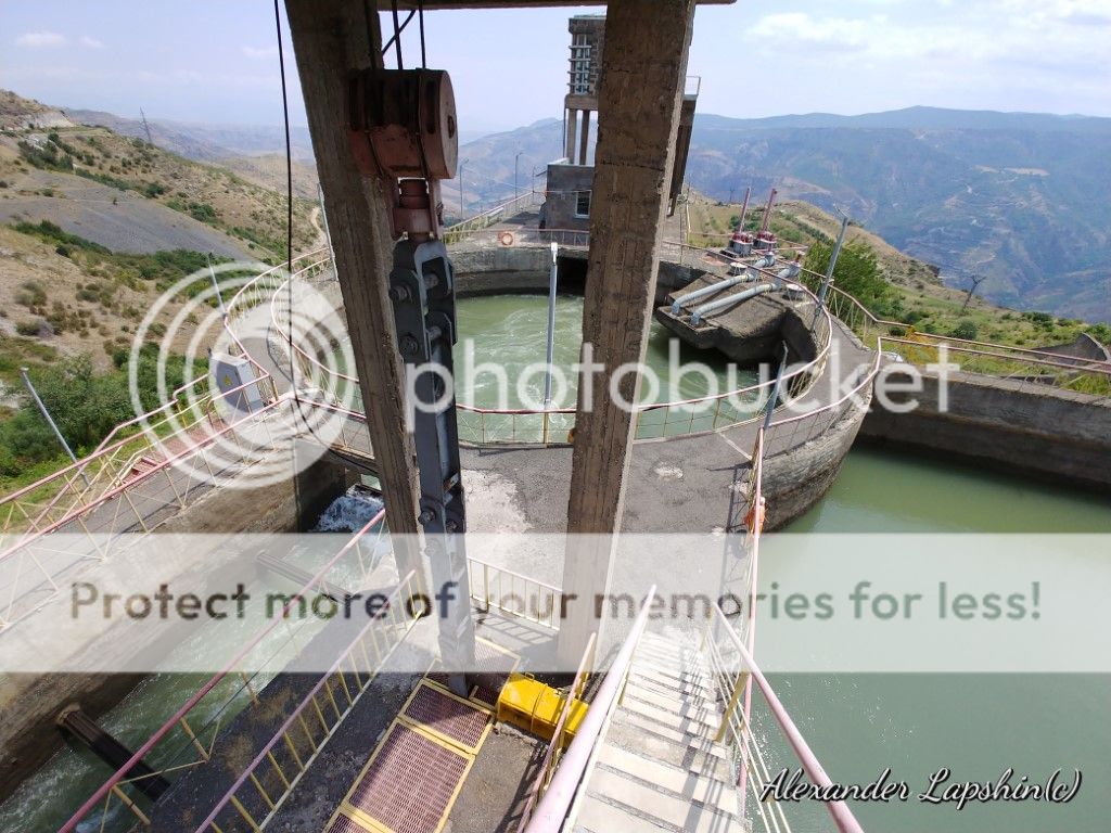 Воротанский каскад ГЭС в горах южной Армении