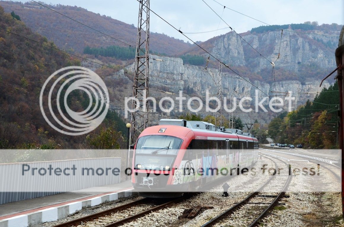 Путешествие на болгарских поездах в стиле граффити