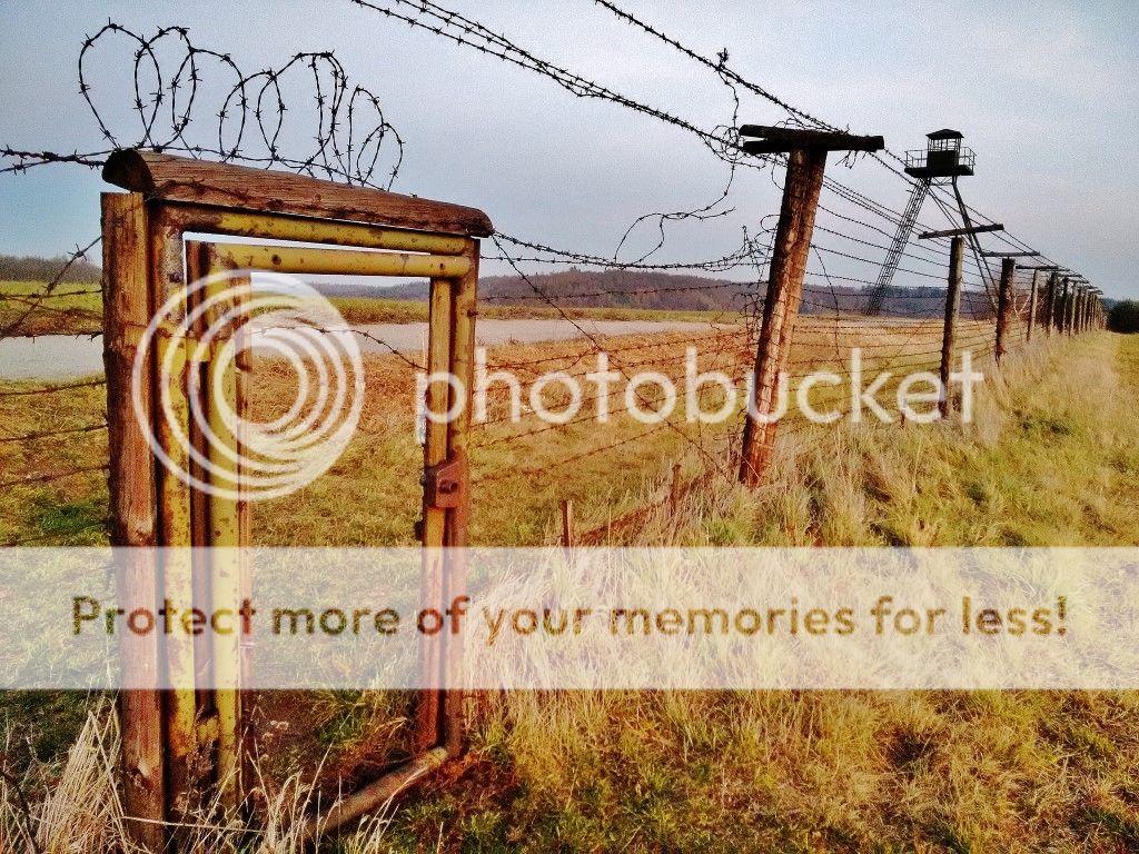 Чехословацкая граница с Австрией эпохи "Холодной войны": бункеры, колючая проволока, минные поля