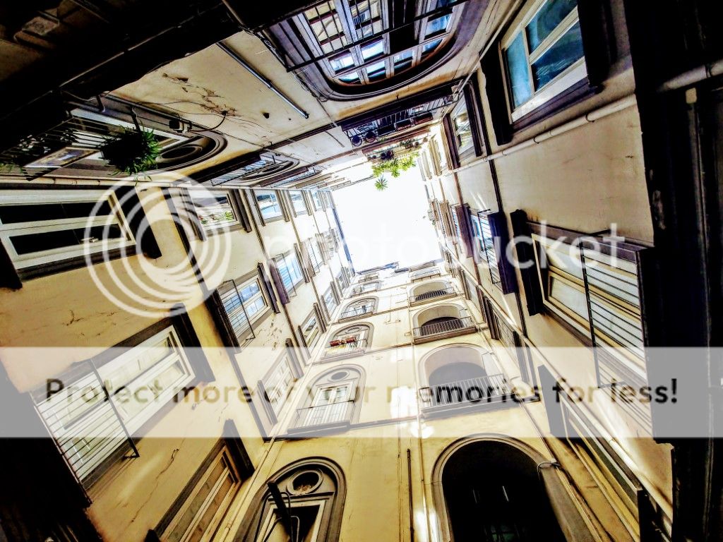 Прекрасные трущобы древнего Неаполя (Италия) лифты, таких, Италии, старых, районе, думали, думал, моего, отеля, платные, спальные, скидка, города, центр, Неаполя, живут, Европа, постройки, точно, машины