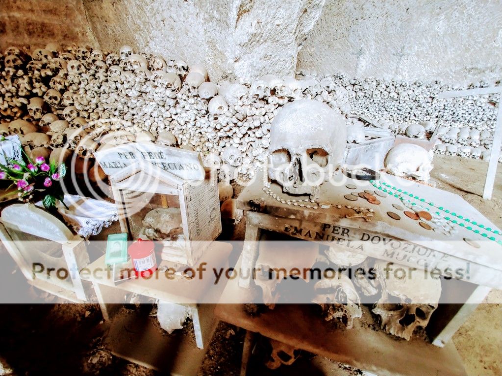 Реальное страшные погребальные катакомбы под Неаполем (Италия) катакомбы, место, города, умерших, ходили, Неаполе, довелось, скидка, после, кладбищ, можно, только, входе, ссылке, Неаполя, костей, катакомбах, нескольких, пещер, здесь