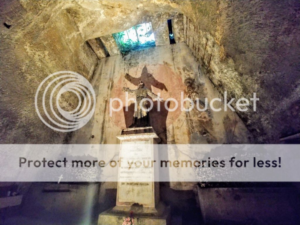 Реальное страшные погребальные катакомбы под Неаполем (Италия)