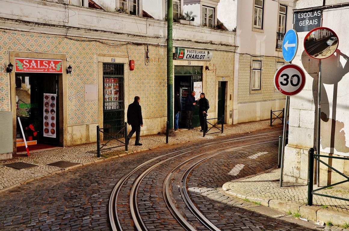 Фантастические лиссабонские трамваи (Португалия) трамвай, вверх, просто, Лиссабона, конечно, Португалия, летчик, трамваи, больше, выглядит, чтобы, городу, Полагаю, узким, тысяч, людей, вагончик, можно, коекак, равно